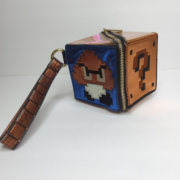 Nintendo Cube Wristlet - Picture 1 of 8